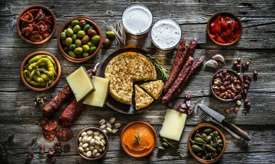 Przekąski z Hiszpanii: co warto dodać do swojej kuchni?