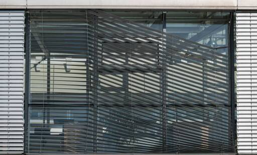Jakie fasadowe żaluzje wybrać do biurowych budynków?