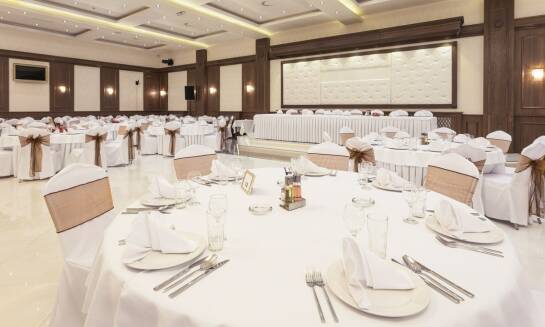 Jak dobrać idealne menu na przyjęcie komunijne w hotelu?