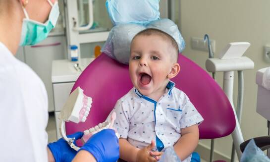 Kiedy rozpocząć ortodontyczne leczenie u dzieci i jakie są jego korzyści?