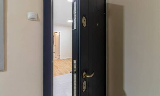 Antywłamaniowe drzwi a termiczny komfort – co warto wiedzieć?