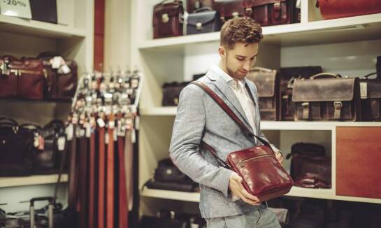 Jak dbać o męską saszetkę nerkę na pasek, aby służyła przez lata?