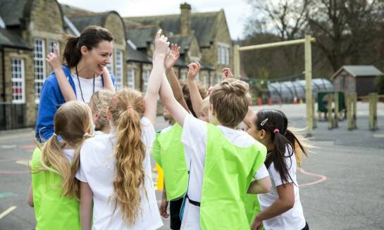 Jak zielone szkoły na Mazurach wspierają rozwój społecznych umiejętności młodzieży?