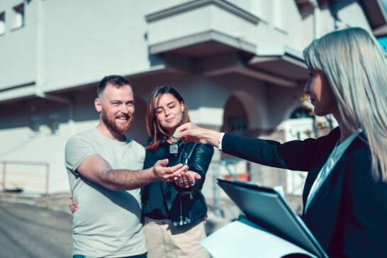 Dlaczego warto skorzystać z usług pośrednika nieruchomości w Białymstoku przy zakupie mieszkania?