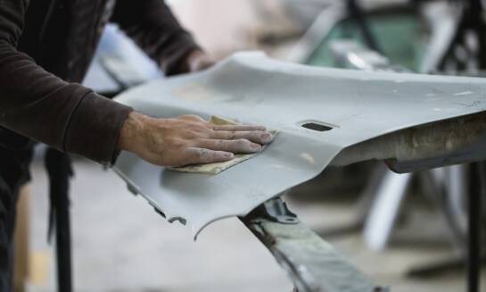 Jak piaskowanie wpływa na jakość finalnej lakierniczej powłoki?