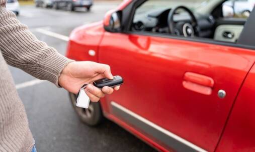 Coraz więcej Polaków decyduje się na wynajem auta na wakacje