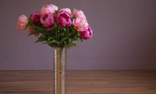 Co wsadzić do wysokiego wazonu?