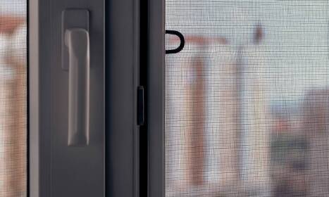 Jak dopasować moskitierę do okna o nietypowych wymiarach?