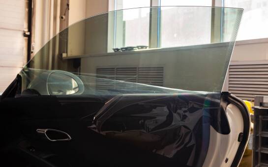 Dlaczego warto zainwestować w profesjonalną wymianę bocznych szyb?