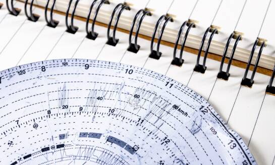 Ewidencja czasu pracy kierowców w transporcie krajowym — co musi się zgadzać podczas kontroli