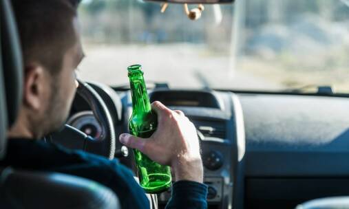 Gdy pracownik prowadzi służbowe auto po alkoholu — skutki dla firmy