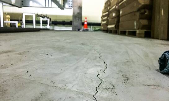 Jak nośność gruntu i profil produkcji w Bochni zmieniają projekt posadzki przemysłowej