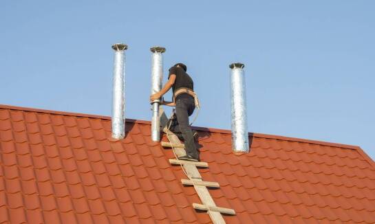 Jakie warunki techniczne i sanitarne trzeba sprawdzić przed montażem pieca opalanego drewnem w pizzerii