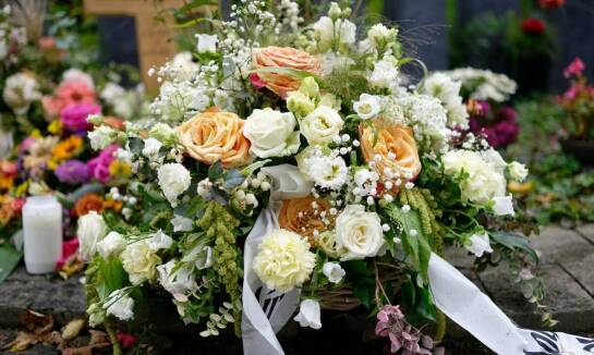 Jak dopasować bukiet, flowerbox i wieniec do okazji oraz miejsca wręczenia