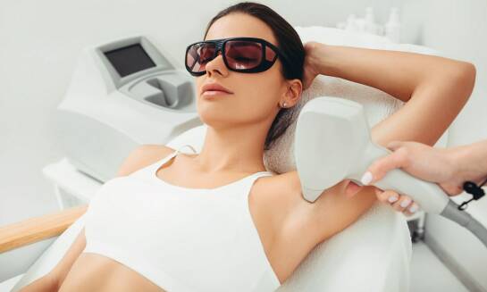 Jak przygotować skórę do depilacji laserowej i pielęgnować ją po zabiegu w nadmorskim klimacie