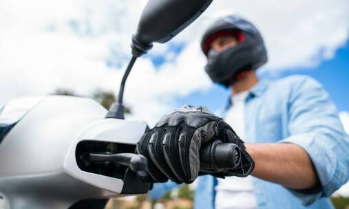 Dlaczego ten sam ubiór ochronny nie sprawdza się tak samo na skuterze, klasycznym motocyklu i quadzie