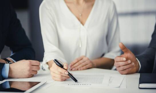 Umowa z biurem rachunkowym dla JDG — zapisy, które rozstrzygają zakres odpowiedzialności i terminów