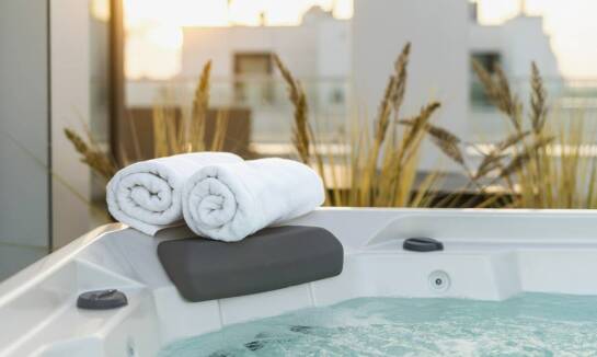 Jak dopasować ogrodowe jacuzzi do wilgotnego klimatu Pomorza i ograniczeń działki