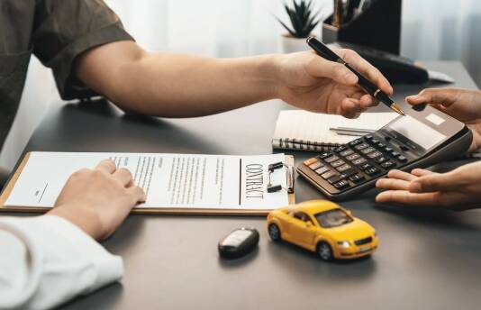 Jak przebiegają negocjacje zakupu mediów reklamowych i które zapisy naprawdę zmieniają koszty