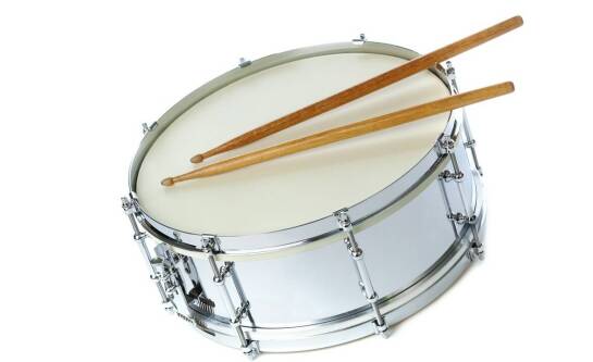 Jak domowa pielęgnacja chroni drewno, metal i membrany w instrumentach perkusyjnych