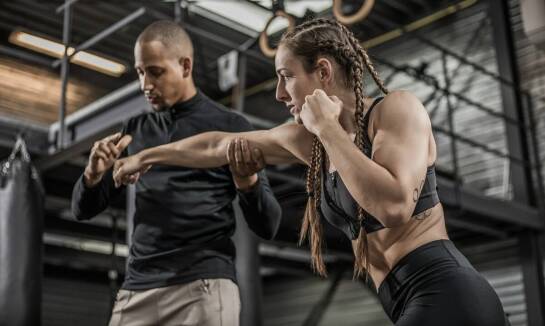 Jak różne formy treningu fitness wpływają na wysmuklenie sylwetki i jędrność ciała kobiet