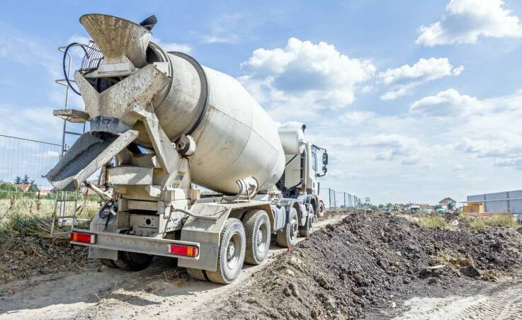 Co najbardziej podnosi koszt dostawy betonu na lokalną budowę i dlaczego