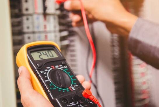 Jakie pomiary elektryczne omawia szkolenie SEP i jak czytać ich wyniki w praktyce