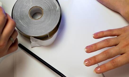 Jak lampa AI wpływa na komfort skóry i utwardzanie przy częstym manicure hybrydowym