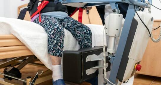 Łóżko rehabilitacyjne do mieszkania — które parametry naprawdę mają znaczenie w opiece domowej