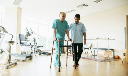 Kiedy senior po udarze, z demencją lub po hospitalizacji potrzebuje stałej opieki medycznej i rehabilitacji