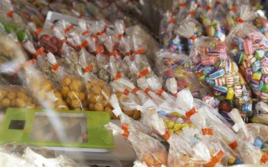 Jakie rodzaje cukierków sprawdzają się w hurtowym zaopatrzeniu sklepów i gastronomii