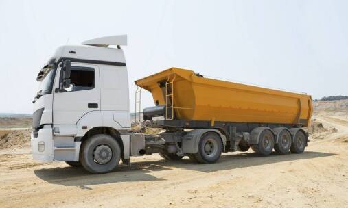 Aluminiowa zabudowa wywrotowa w transporcie kruszyw — co naprawdę daje odchudzenie konstrukcji