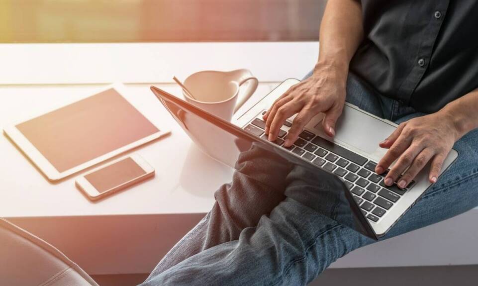 Misy tybetańskie a MBSR online — jak dźwięk i trening uważności pełnią różne funkcje