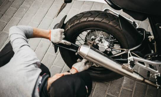 Jak rozpoznać źle wyważone koła motocykla i kiedy reagować bez zwłoki