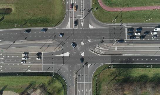 Miejskie skrzyżowania podczas egzaminu praktycznego — gdzie najłatwiej o błąd