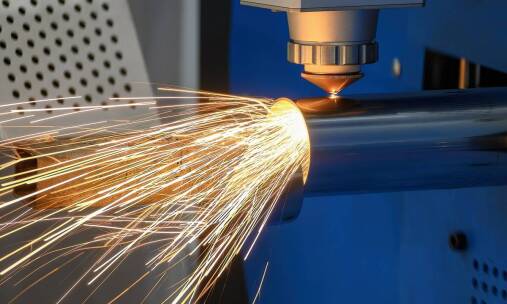 Skąd biorą się wady po laserowym cięciu rur i profili ze stali i aluminium oraz co psują dalej