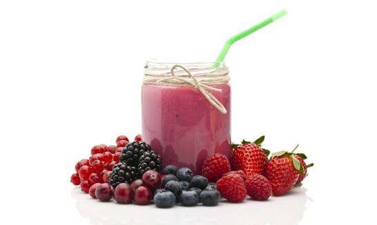 Jak przygotować sok lub smoothie do zabrania na piknik, by zachowały świeżość i smak