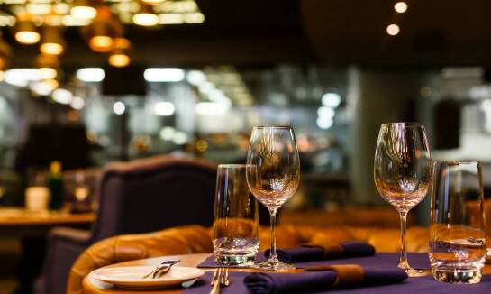 Jakie kulinarne atrakcje oferuje restauracja w Głogowie Małopolskim gościom biznesowym?