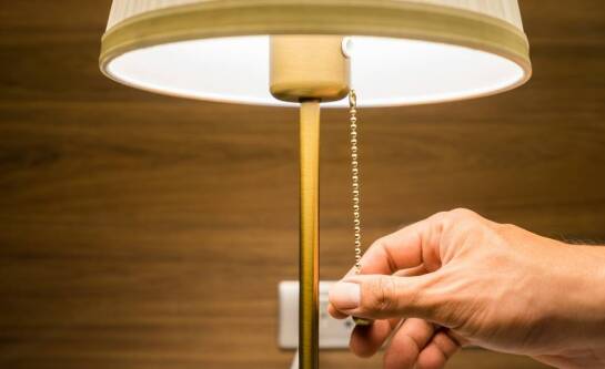Designerskie lampy stołowe: stylowe oświetlenie nie tylko do biura