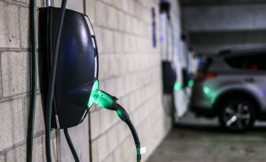 Jakie dokumenty są potrzebne do montażu domowej stacji ładowania samochodów elektrycznych?