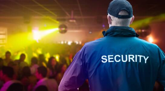 Ile ochrony potrzeba na imprezę masową: rola i zadania służb ochronnych
