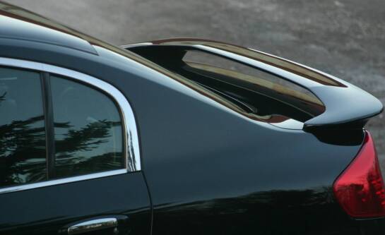 Czy tuningowy spoiler poprawia aerodynamikę auta?