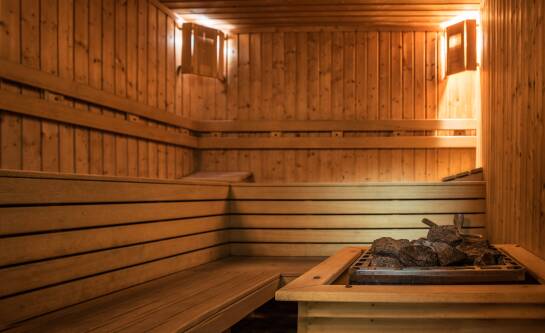 Sauna na podczerwień czy tradycyjna – korzyści, zdrowie i zasady korzystania