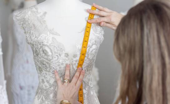 Jak dobrać suknię ślubną do figury? Test idealnego fasonu dla każdej sylwetki