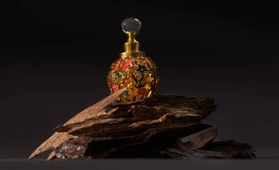 Zapachy orientalne – jakie składniki tworzą egzotyczne perfumy?