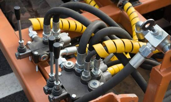Wpływ sprawnych układów hydraulicznych na wydajność pracy ciągników