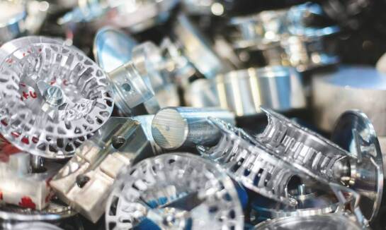 Jakie są korzyści z użycia solidnych materiałów w produkcji narzędzi?