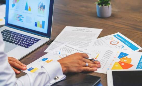 Leasing czy wynajem samochodu ciężarowego – co wybrać?