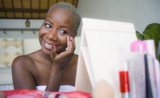 Co to jest primer do twarzy i jak wpływa na trwałość makijażu?