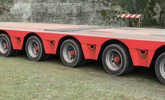 Czy transport kontenerów HDS wymaga specjalnych uprawnień?